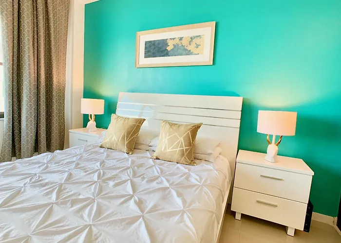 Directly On The Beach With Pool & Ocean View
