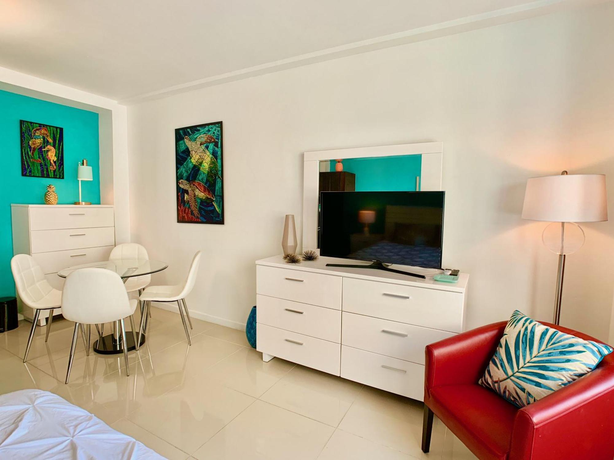 Apartment Directly On The With Pool & Ocean View *